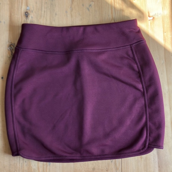 Athleta Dresses & Skirts - 2/$30 Athleta S Wicking Wander Fleece Lined Tech Stretch Mini Skirt Maroon Wine